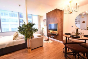Heart of DIFC: SKY Gardens Modern Chic Studio